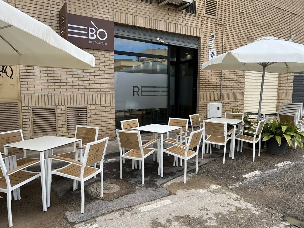 Terraza y fachada de Rebò Restaurant